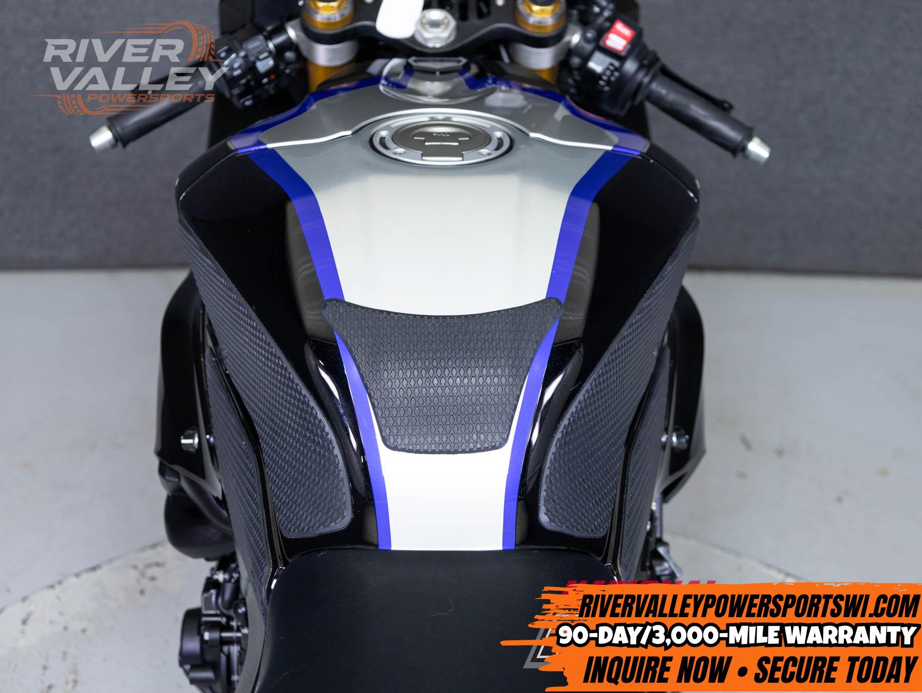 2021 YAMAHA YZFR1M 1000 W/ABS